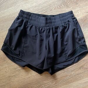 Lululemon Black Hotty Hot Low Rise 8 Tall 4 inch Inseam